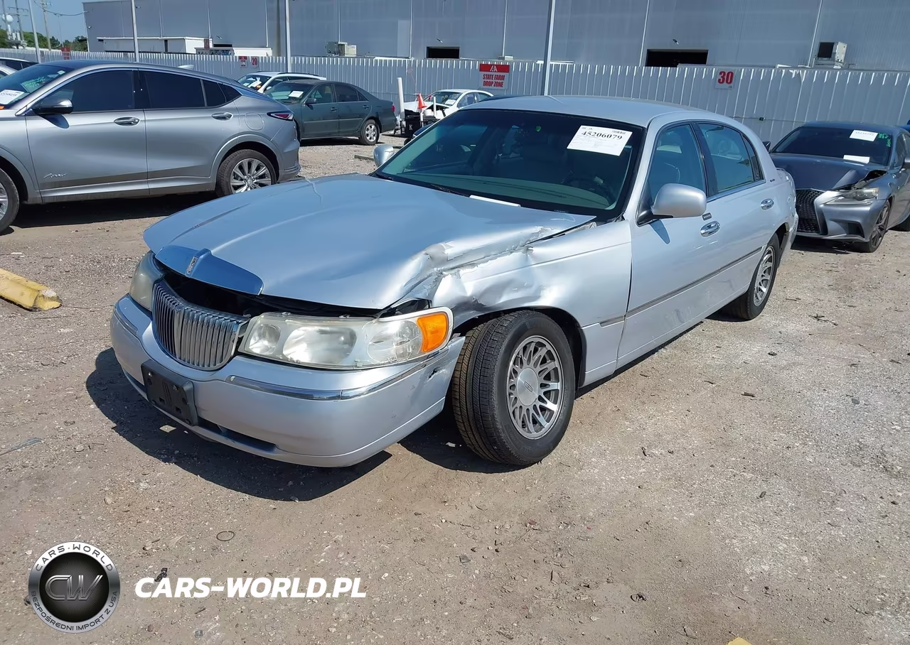 2000 Lincoln Town Car Signature VIN:1LNHM82W3YY763212 - 2