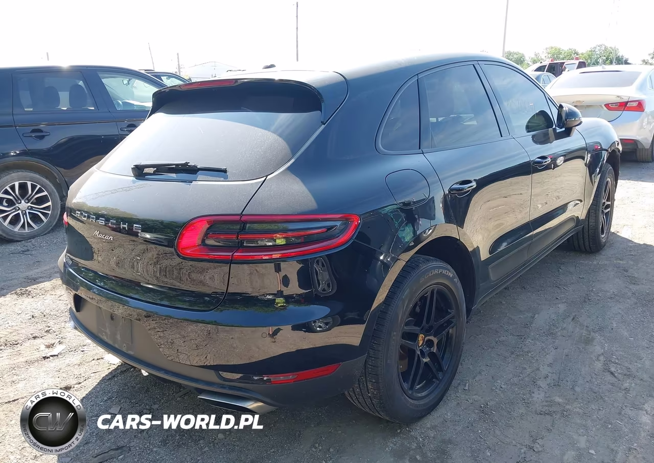 2018 Porsche Macan Sport Edition VIN:WP1AA2A51JLB11064 - 4