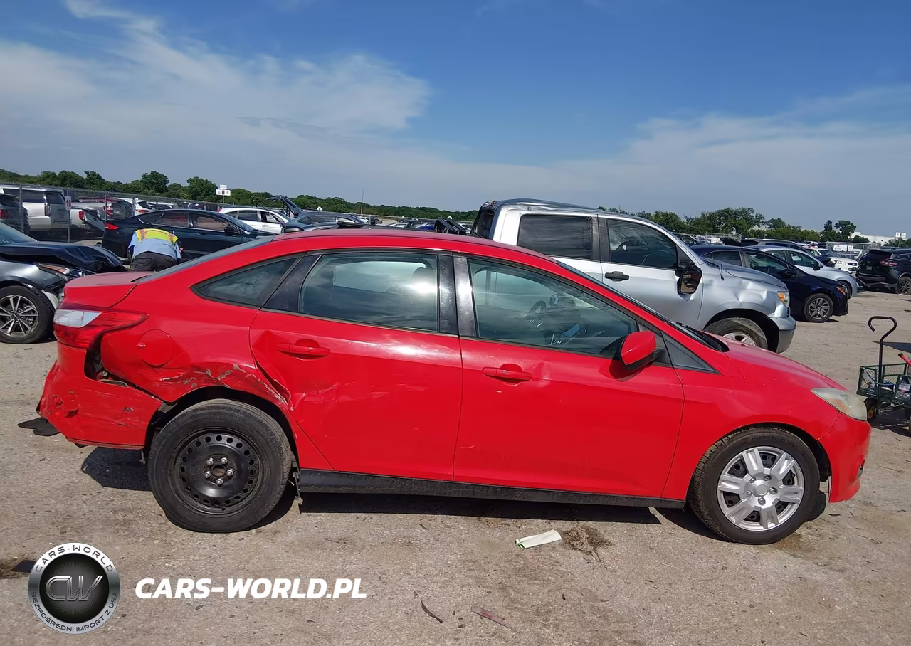 2012 Ford Focus Se VIN:1FAHP3F2XCL329600 - 13