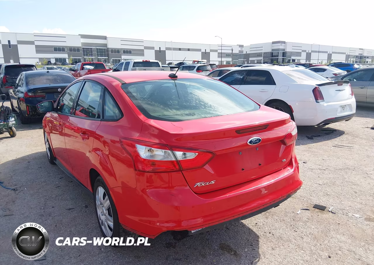 2012 Ford Focus Se VIN:1FAHP3F2XCL329600 - 3
