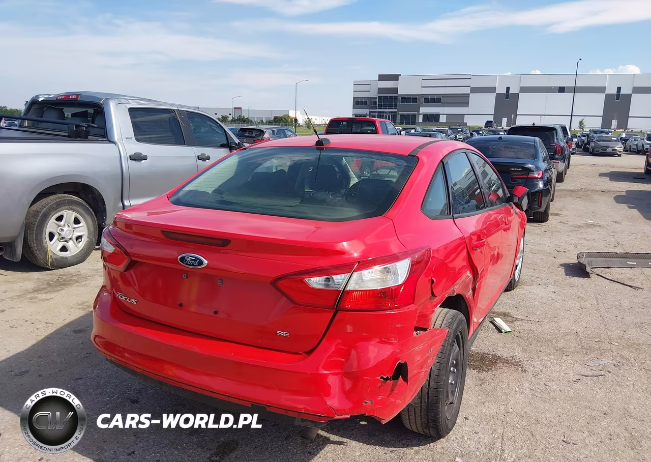 2012 Ford Focus Se VIN:1FAHP3F2XCL329600 - 4