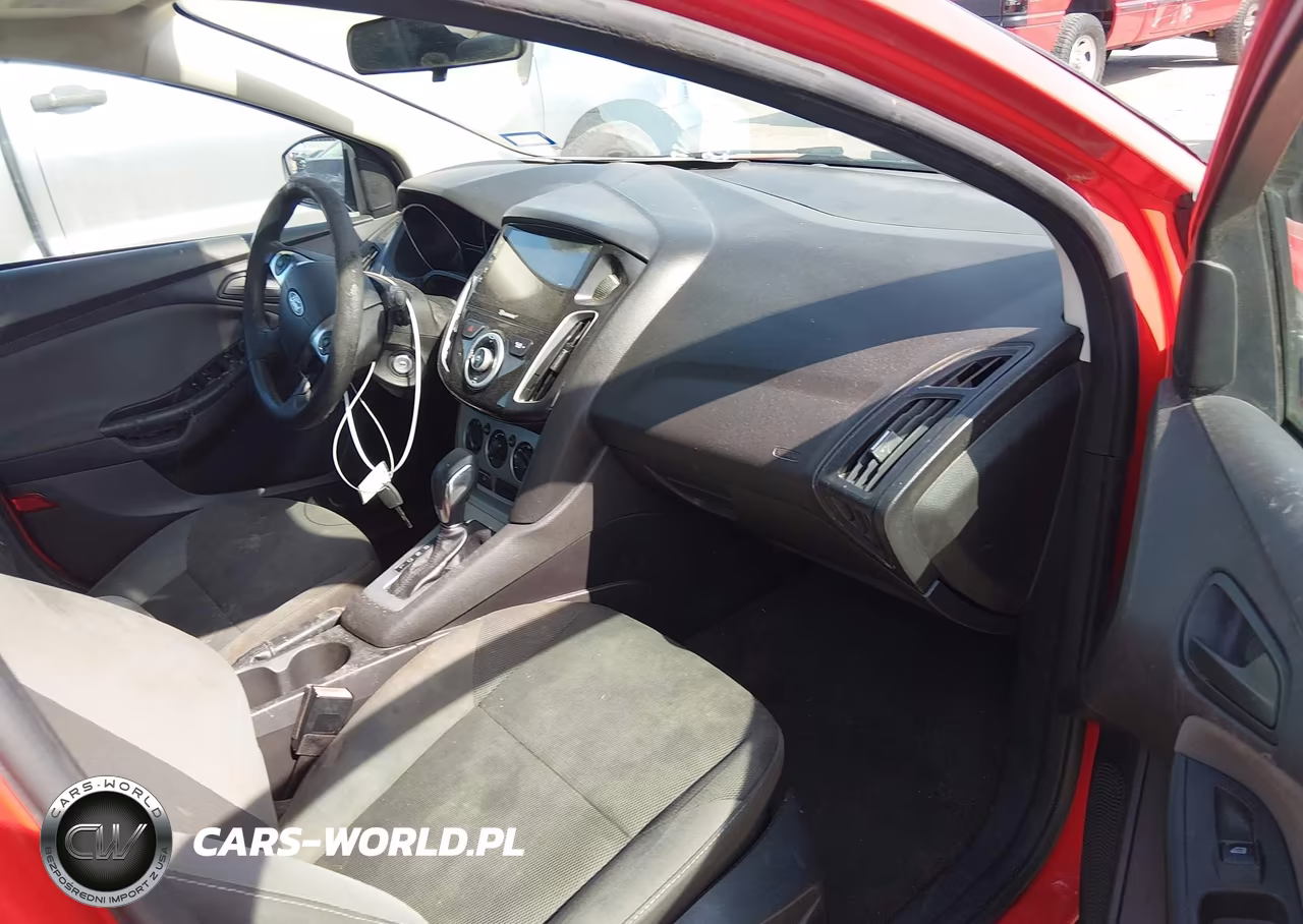 2012 Ford Focus Se VIN:1FAHP3F2XCL329600 - 5