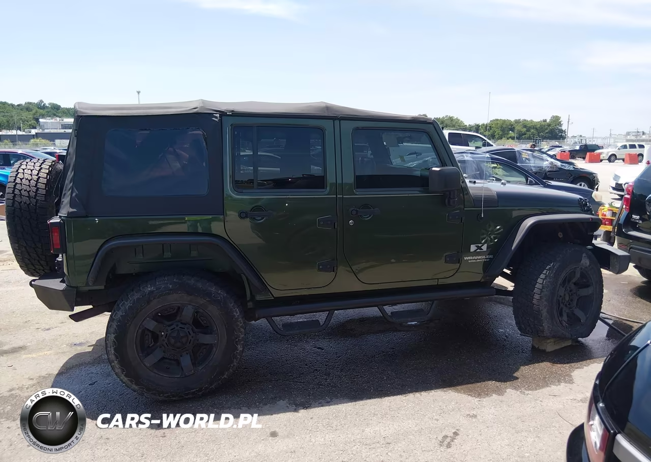 2008 Jeep Wrangler Unlimited X VIN:1J4GA39128L511108 - 13