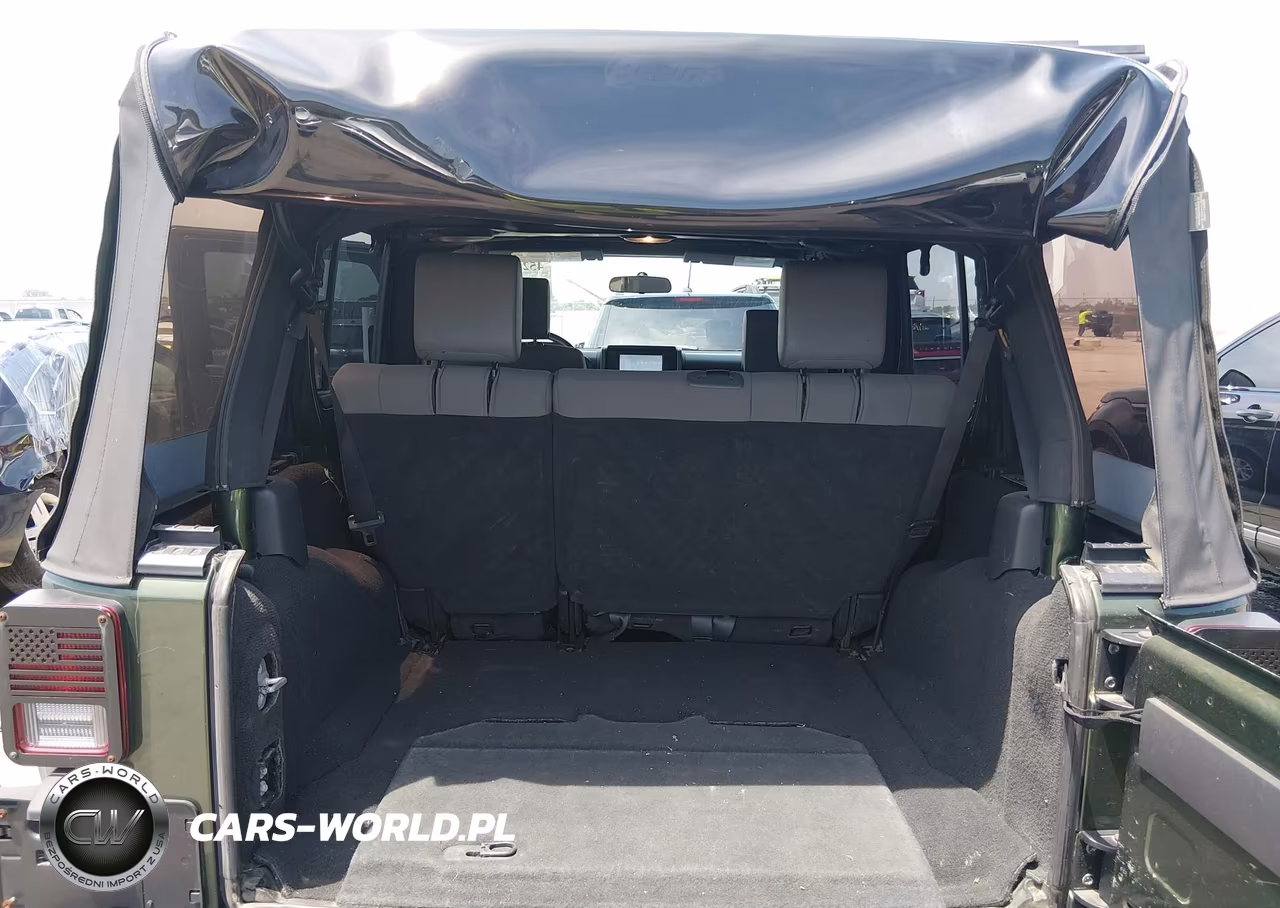 2008 Jeep Wrangler Unlimited X VIN:1J4GA39128L511108 - 17