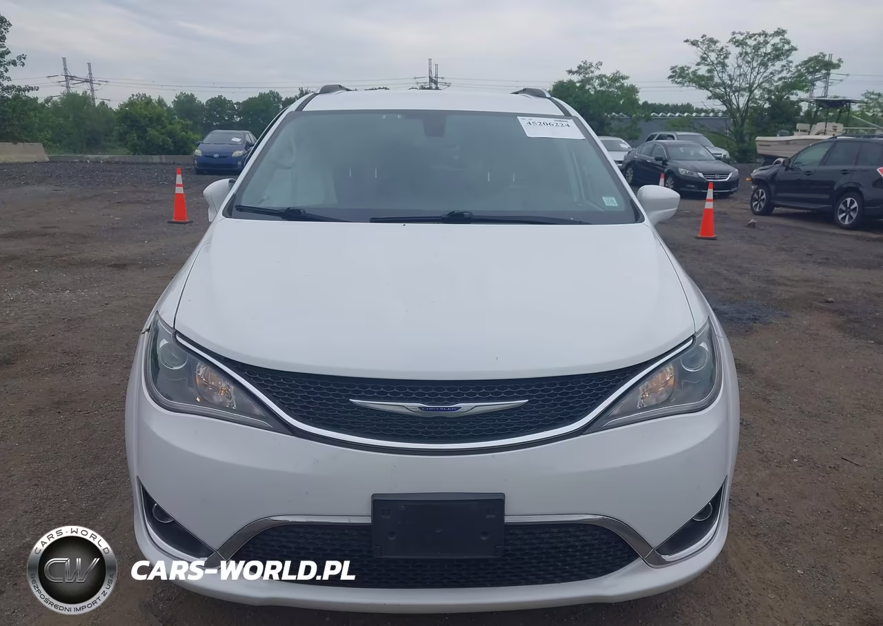 2019 Chrysler Pacifica Touring L VIN:2C4RC1BG0KR733186 - 12