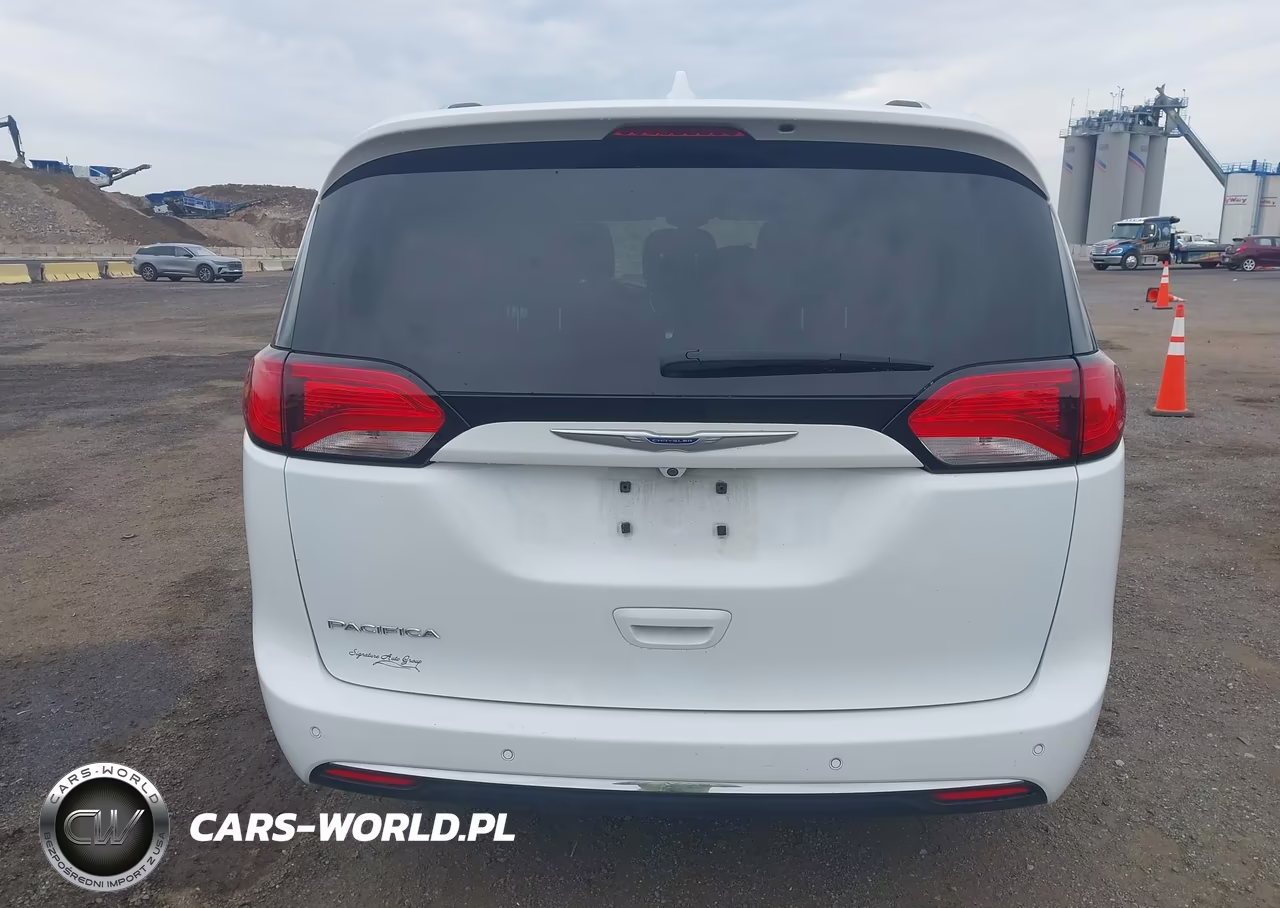 2019 Chrysler Pacifica Touring L VIN:2C4RC1BG0KR733186 - 16