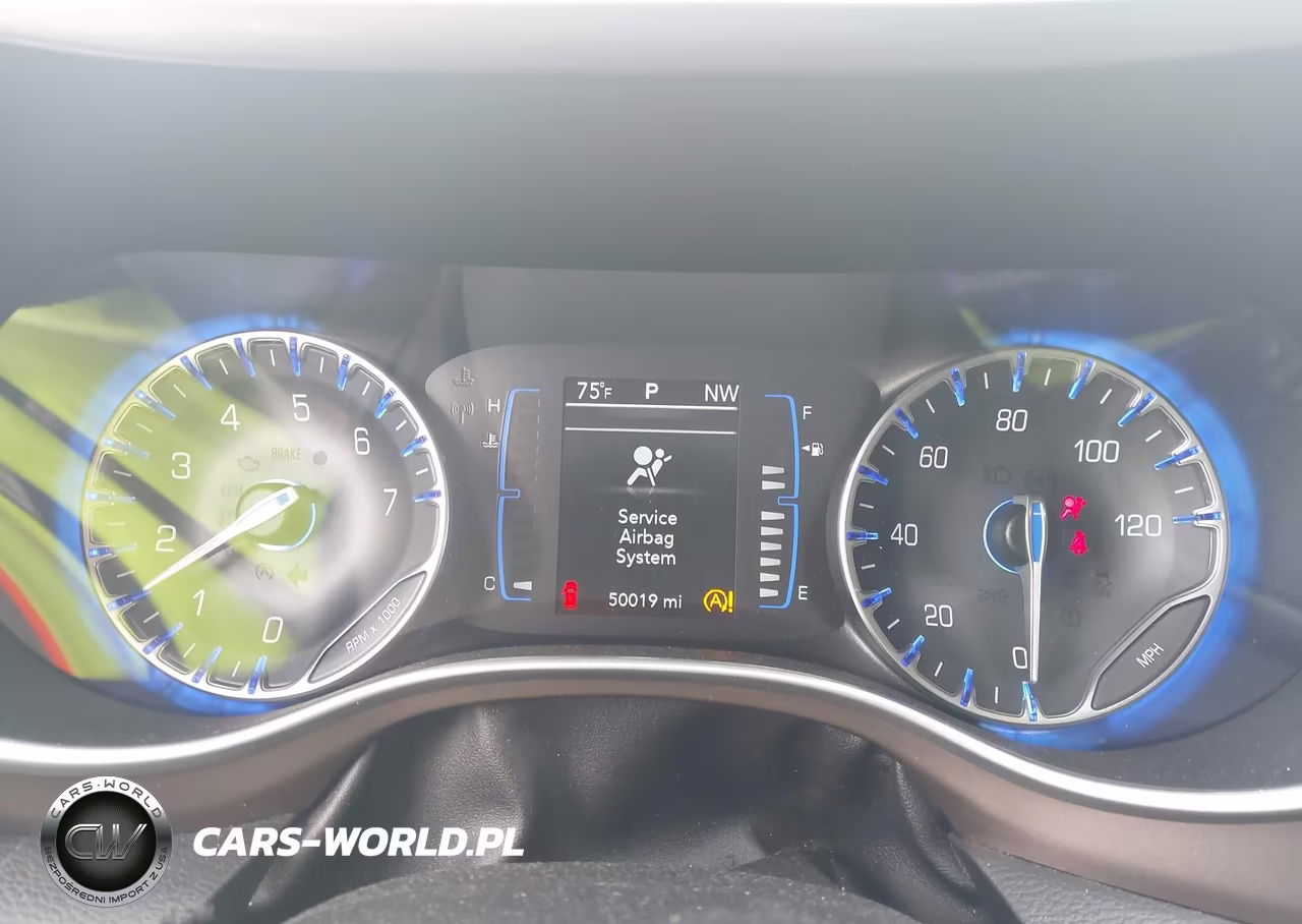 2019 Chrysler Pacifica Touring L VIN:2C4RC1BG0KR733186 - 7