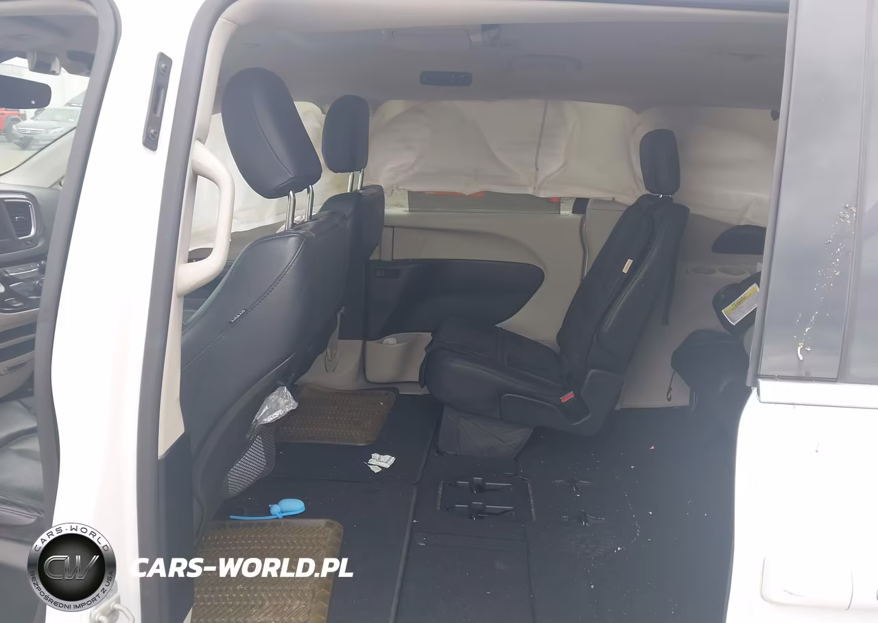 2019 Chrysler Pacifica Touring L VIN:2C4RC1BG0KR733186 - 8