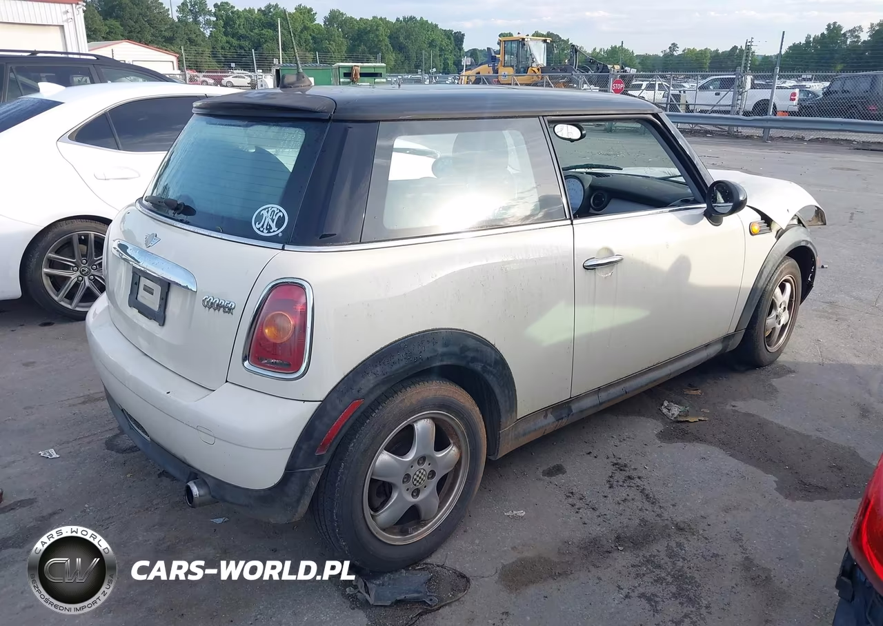 2007 Mini Cooper VIN:WMWMF33557TT59164 - 4