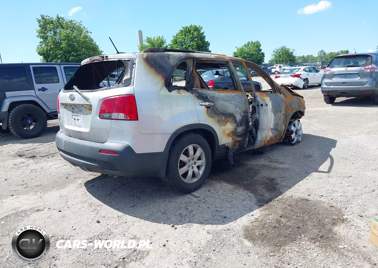 2013 Kia Sorento Lx VIN:5XYKT3A67DG423923 - 4