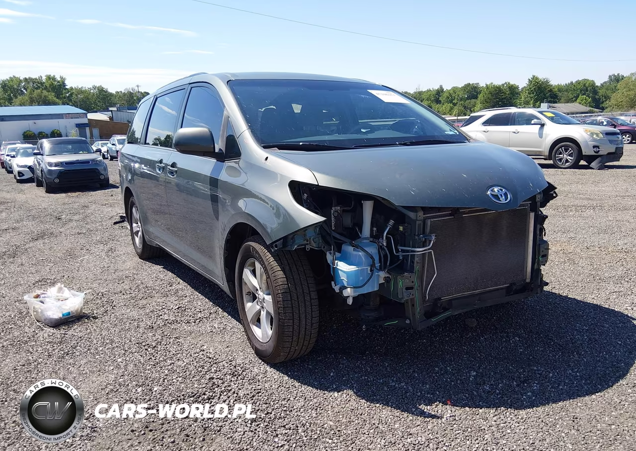 2013 Toyota Sienna Le V6 8 Passenger