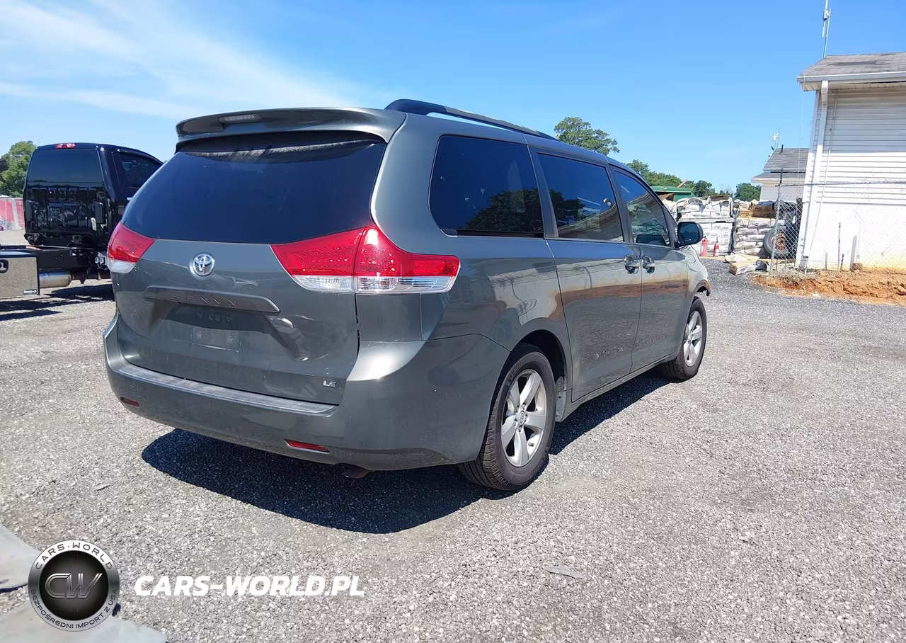 2013 Toyota Sienna Le V6 8 Passenger VIN:5TDKK3DC3DS399241 - 4