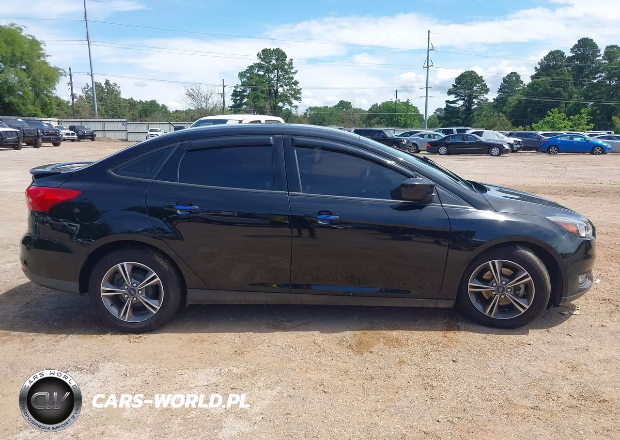 2018 Ford Focus Se VIN:1FADP3F27JL307078 - 13