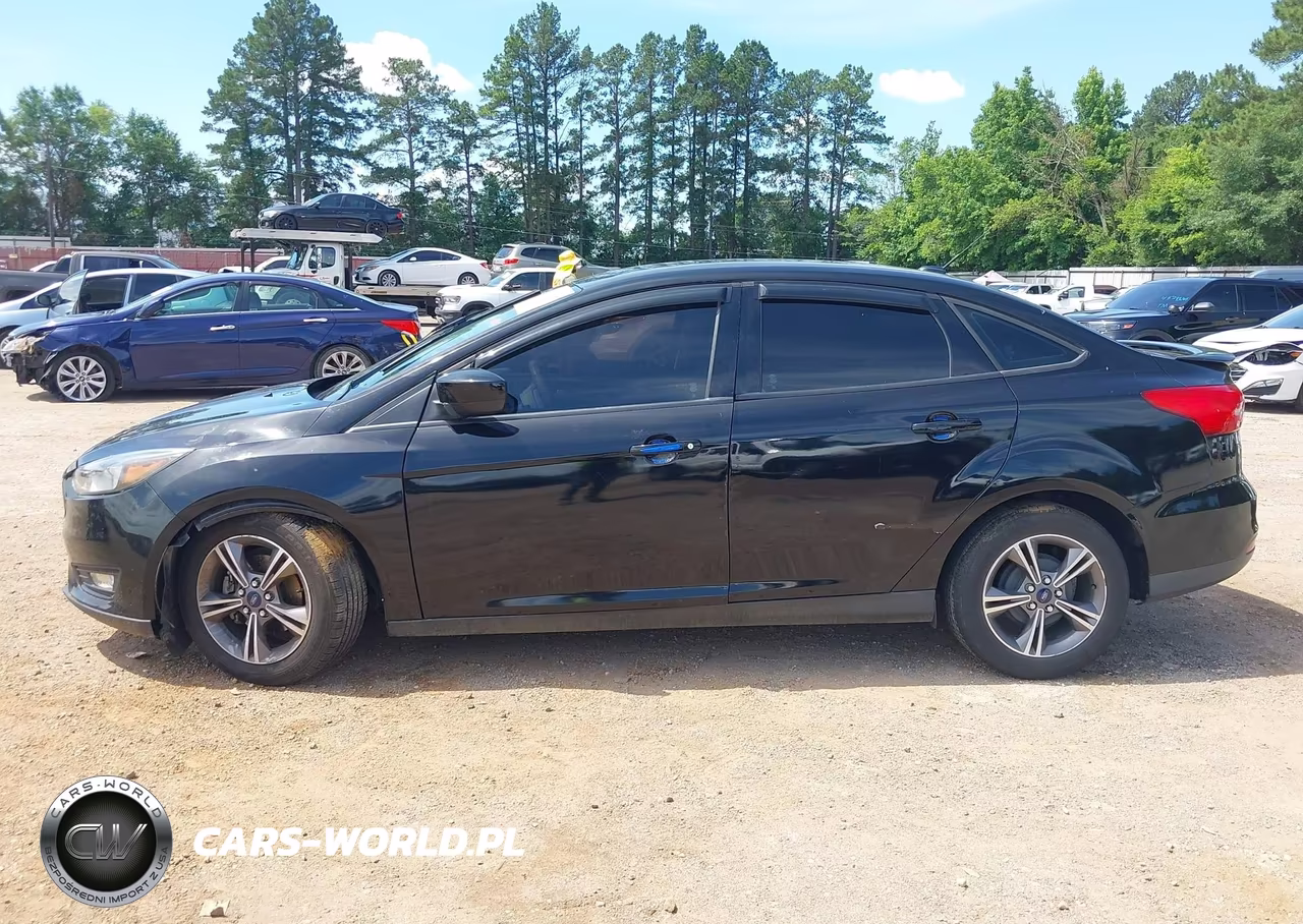 2018 Ford Focus Se VIN:1FADP3F27JL307078 - 14