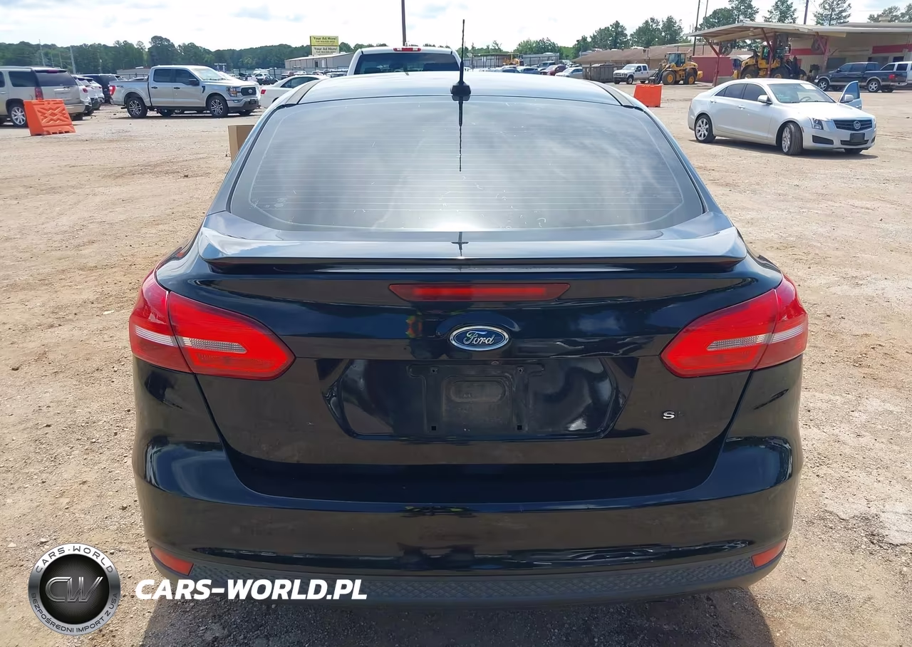 2018 Ford Focus Se VIN:1FADP3F27JL307078 - 16