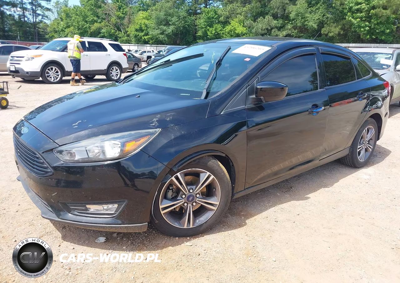 2018 Ford Focus Se VIN:1FADP3F27JL307078 - 2