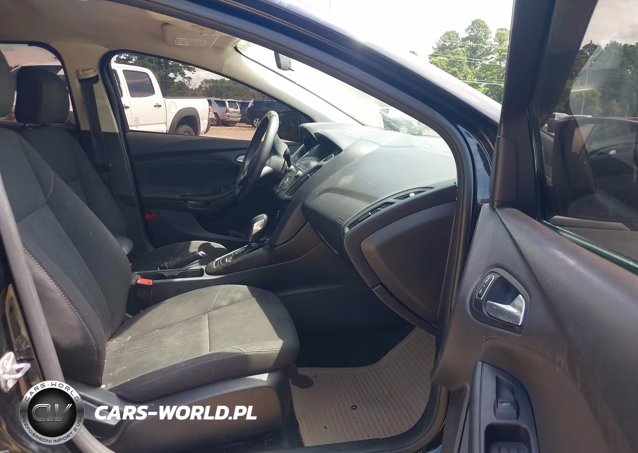 2018 Ford Focus Se VIN:1FADP3F27JL307078 - 5