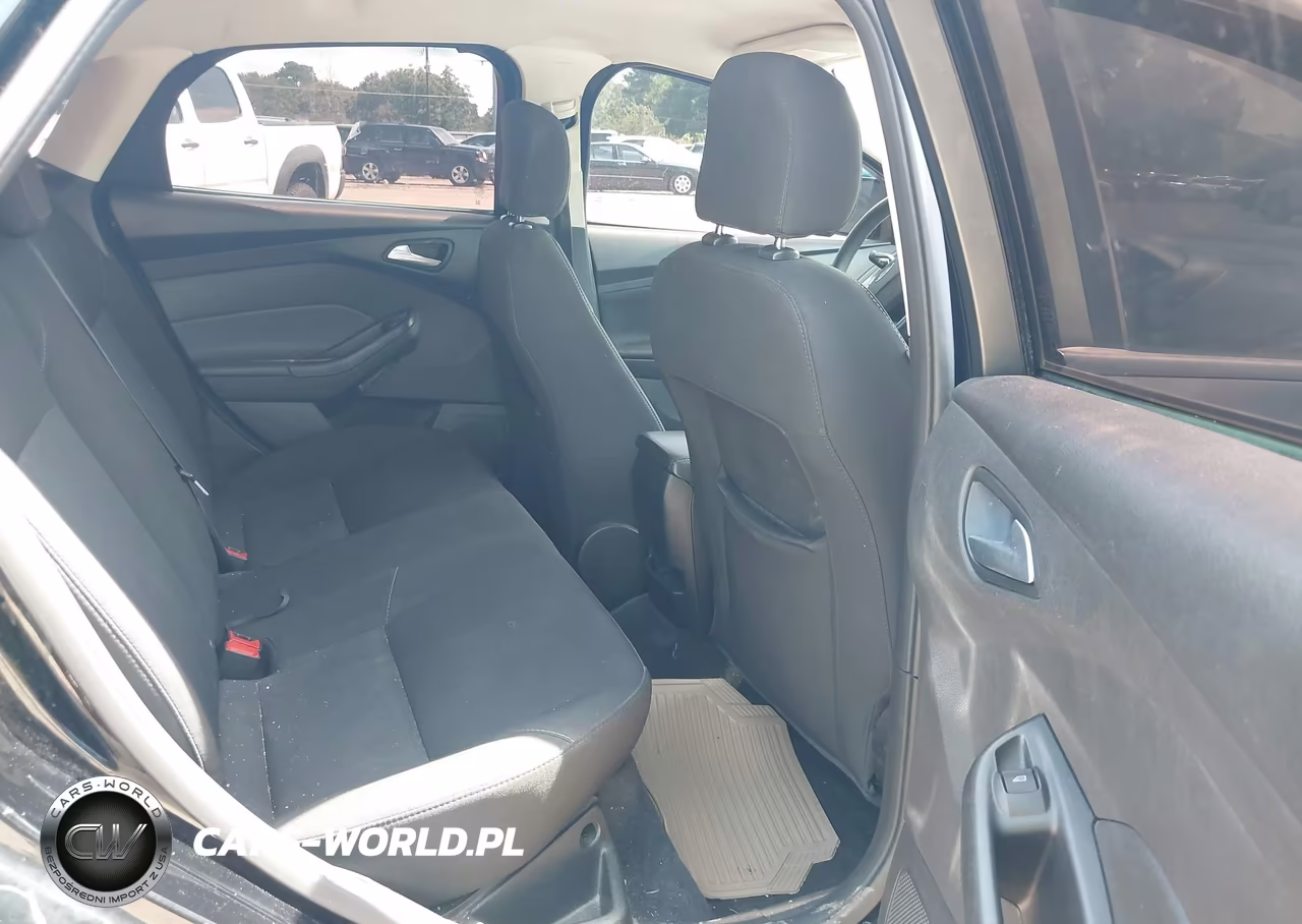 2018 Ford Focus Se VIN:1FADP3F27JL307078 - 8