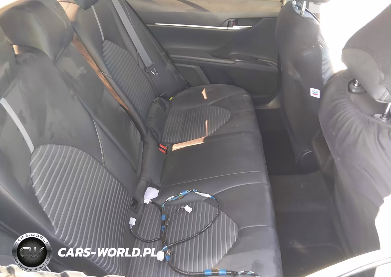 2018 Toyota Camry Se VIN:4T1B11HK7JU107358 - 8