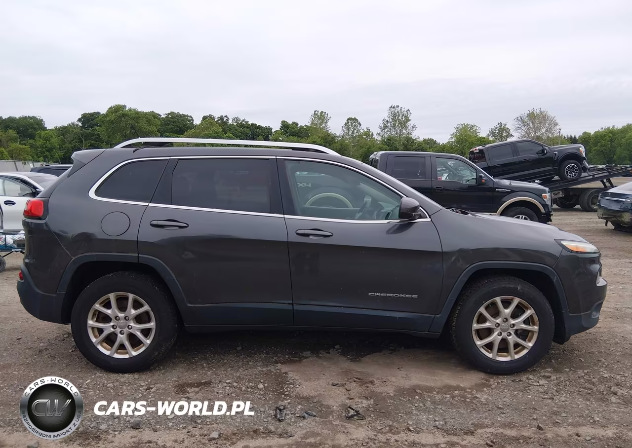2015 Jeep Cherokee Latitude VIN:1C4PJMCS4FW577393 - 13
