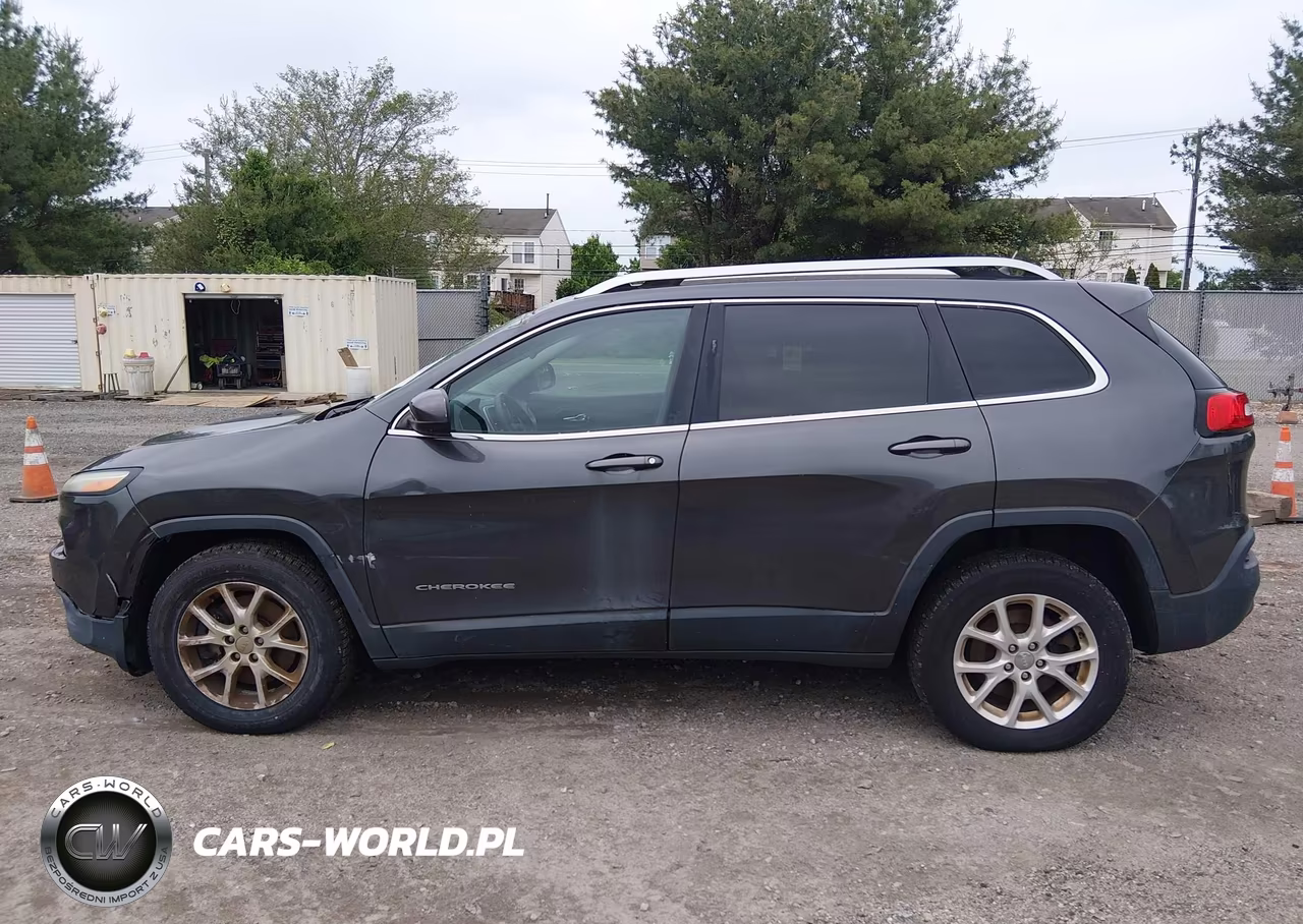 2015 Jeep Cherokee Latitude VIN:1C4PJMCS4FW577393 - 14