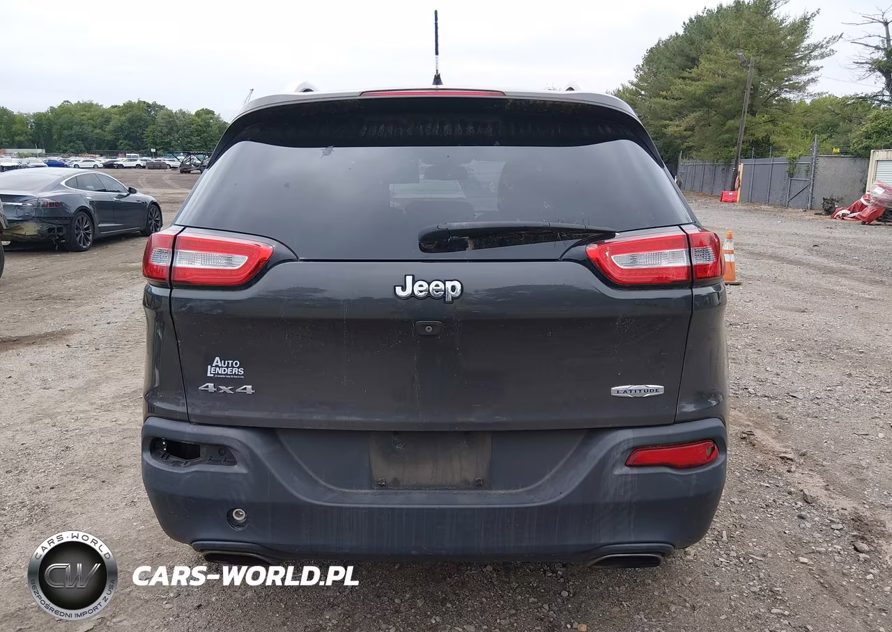 2015 Jeep Cherokee Latitude VIN:1C4PJMCS4FW577393 - 16