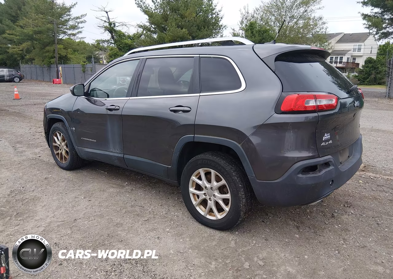 2015 Jeep Cherokee Latitude VIN:1C4PJMCS4FW577393 - 3