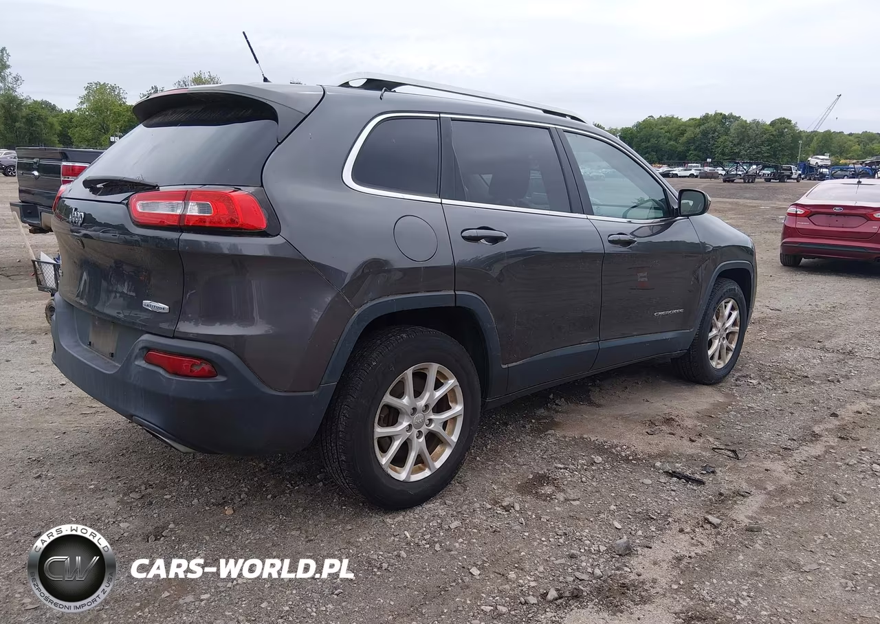2015 Jeep Cherokee Latitude VIN:1C4PJMCS4FW577393 - 4