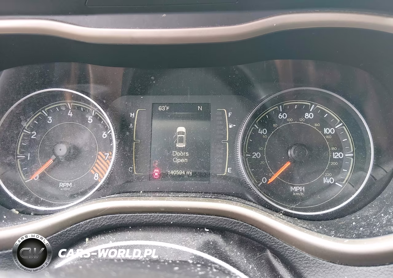 2015 Jeep Cherokee Latitude VIN:1C4PJMCS4FW577393 - 7
