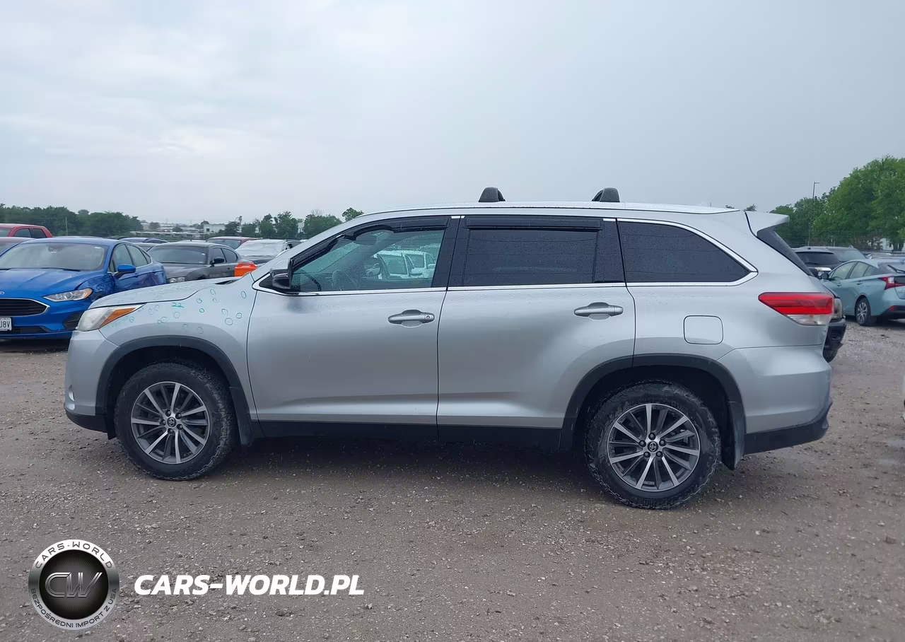 2019 Toyota Highlander Xle VIN:5TDJZRFH2KS597499 - 14