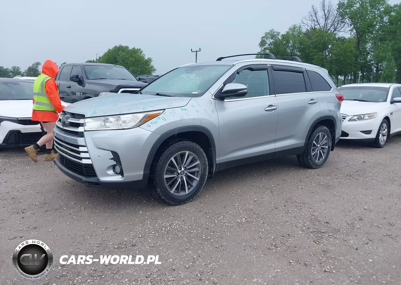 2019 Toyota Highlander Xle VIN:5TDJZRFH2KS597499 - 2