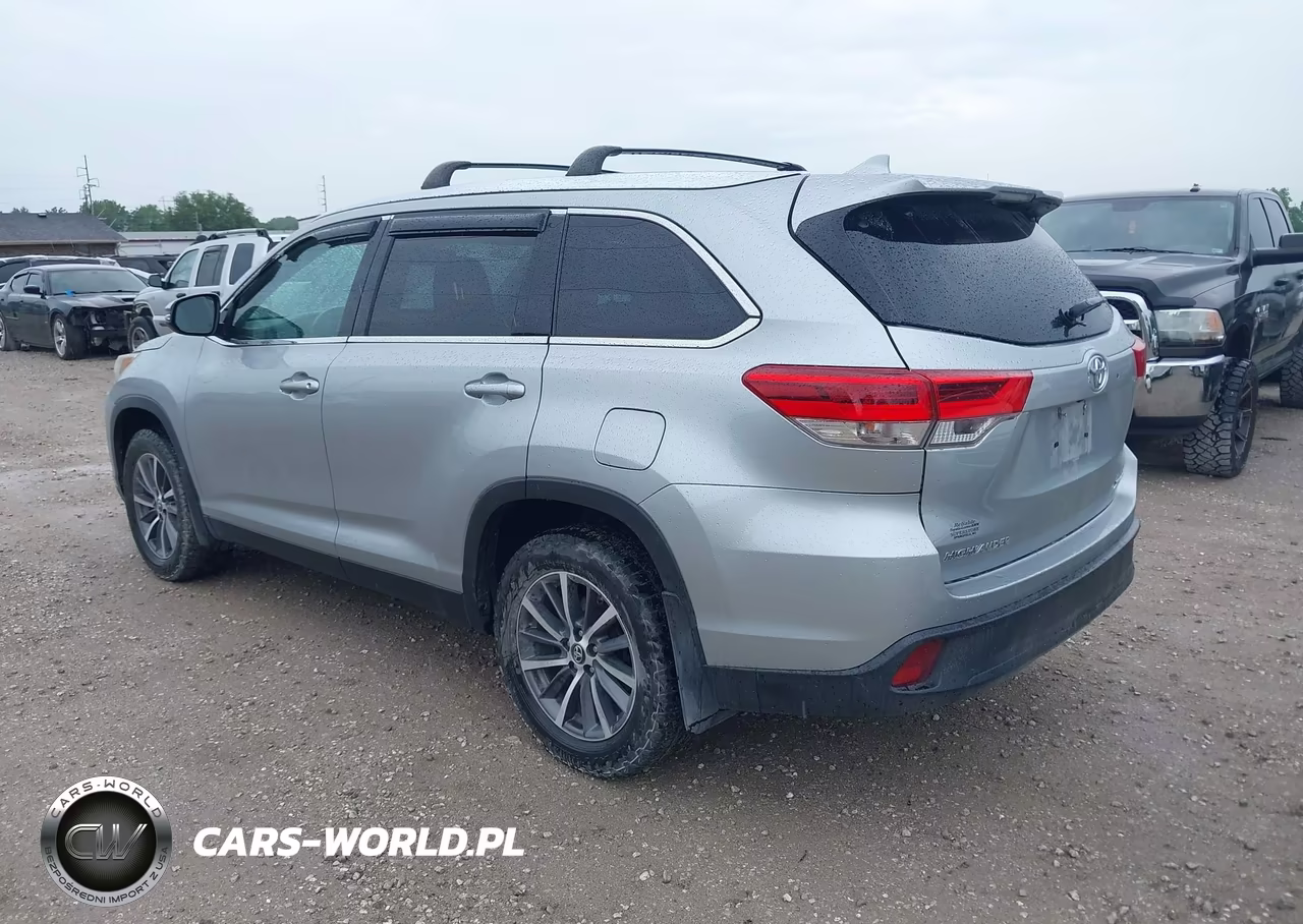 2019 Toyota Highlander Xle VIN:5TDJZRFH2KS597499 - 3