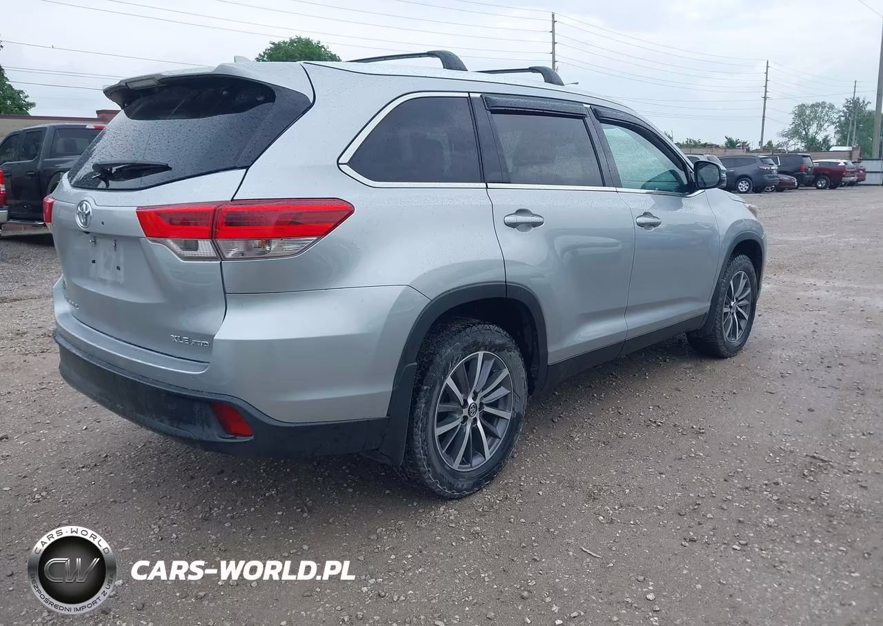 2019 Toyota Highlander Xle VIN:5TDJZRFH2KS597499 - 4
