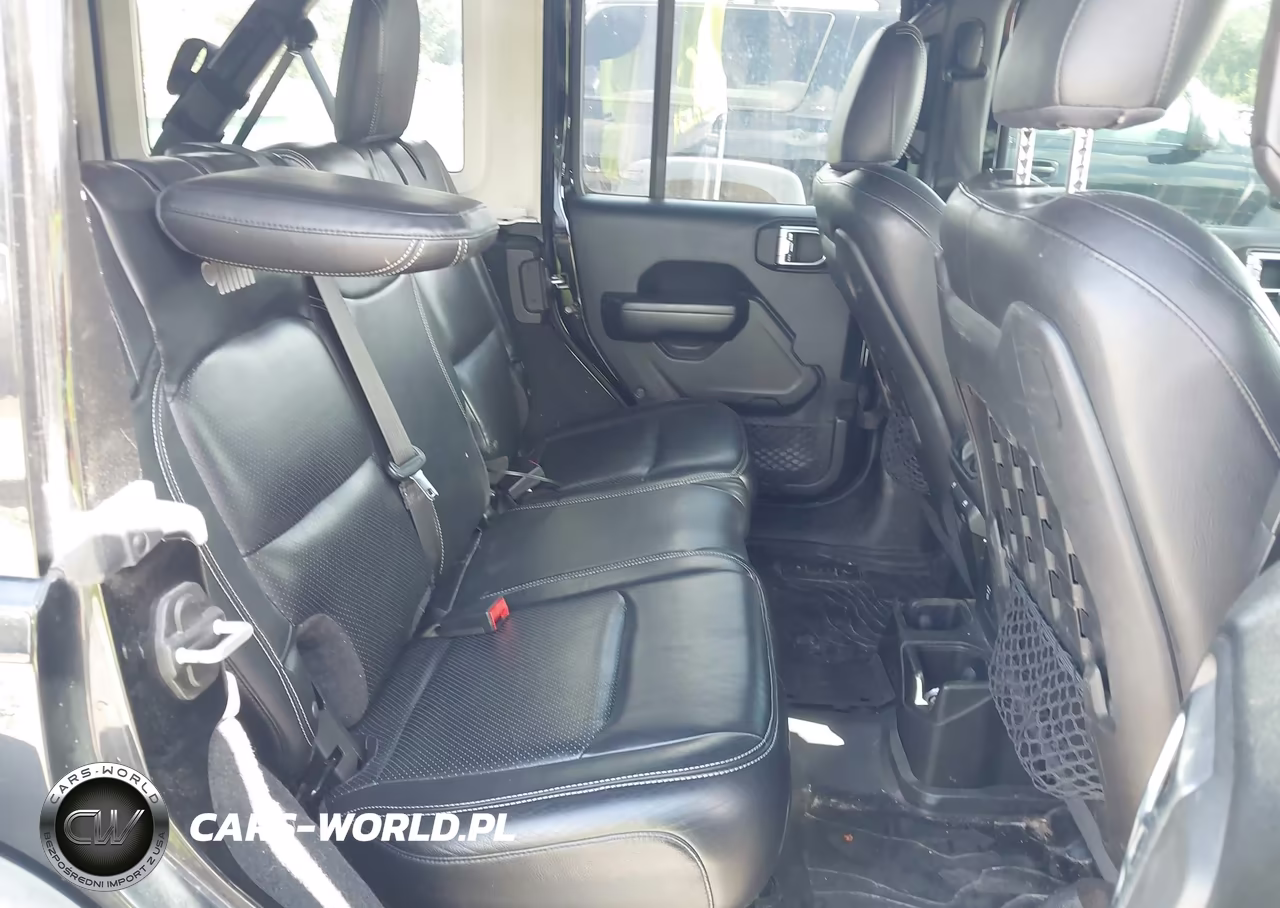 2018 Jeep Wrangler Unlimited Rubicon 4X4 VIN:1C4HJXFG3JW327522 - 8