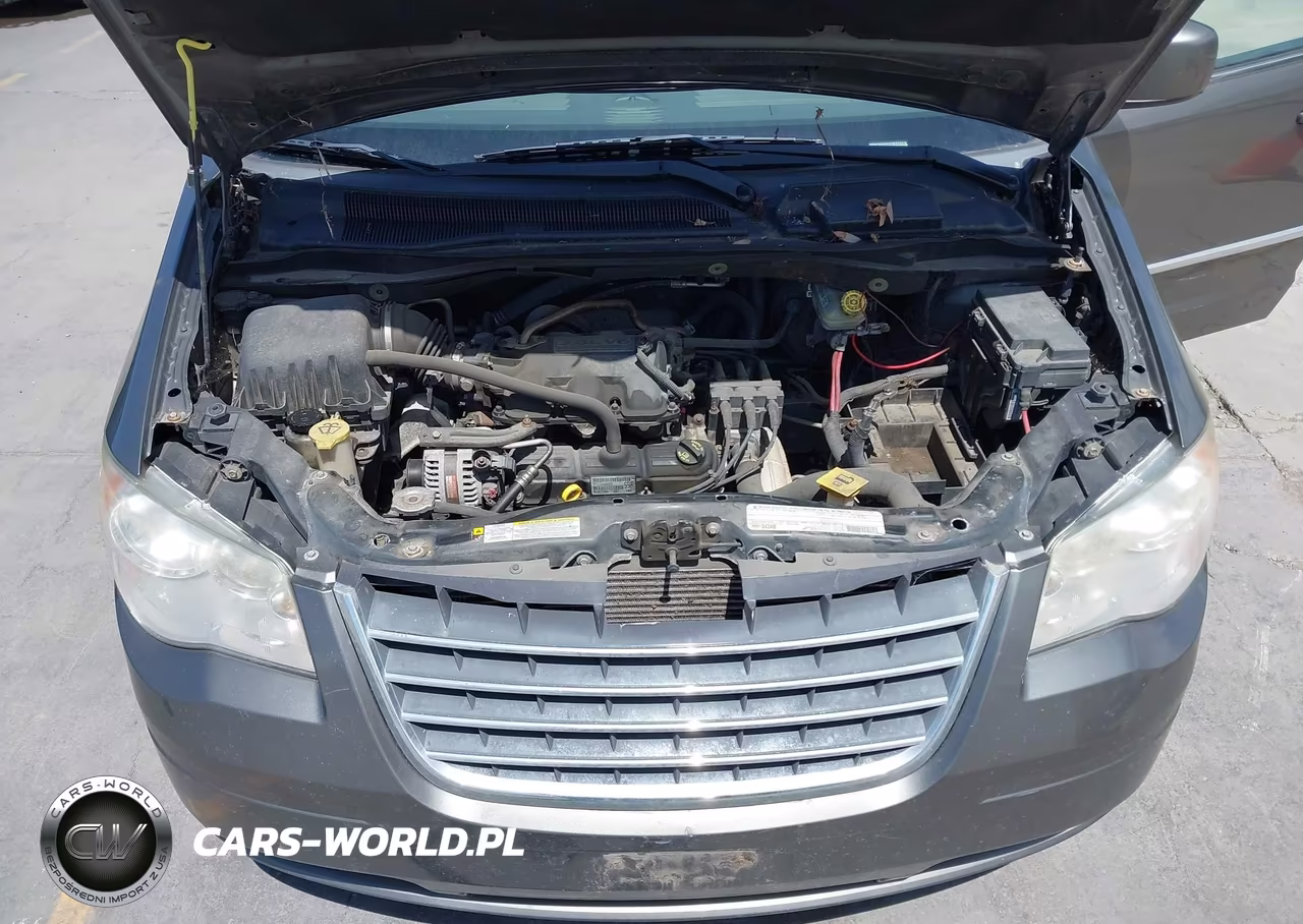 2010 Chrysler Town & Country Touring Plus VIN:2A4RR8D19AR428925 - 10