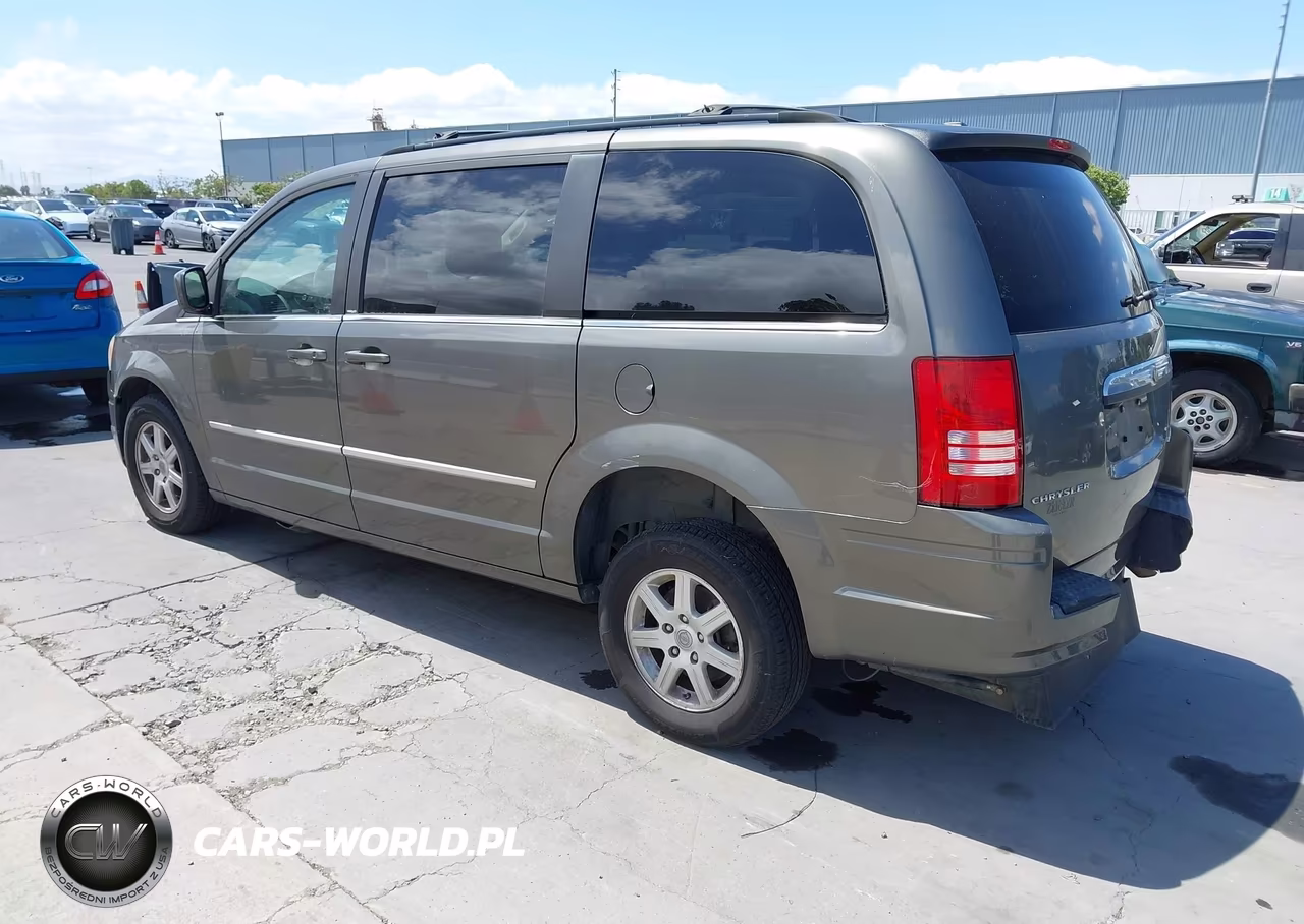 2010 Chrysler Town & Country Touring Plus VIN:2A4RR8D19AR428925 - 3