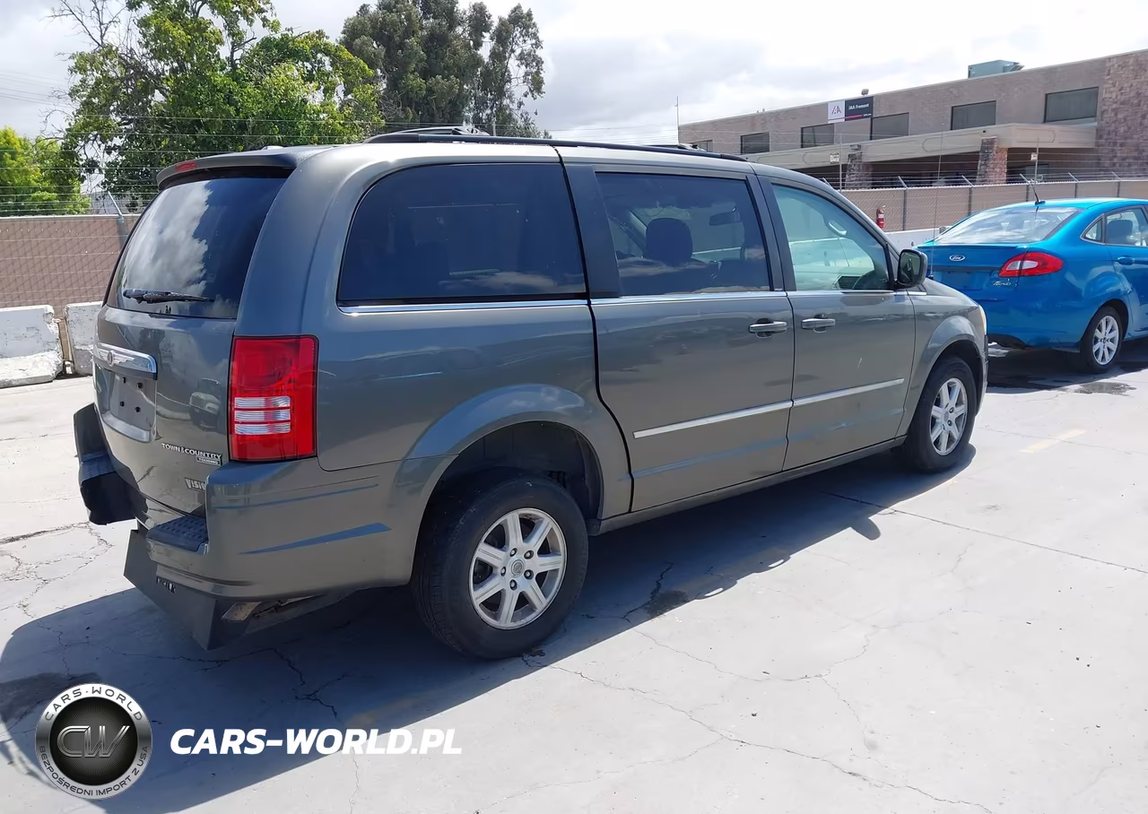 2010 Chrysler Town & Country Touring Plus VIN:2A4RR8D19AR428925 - 4