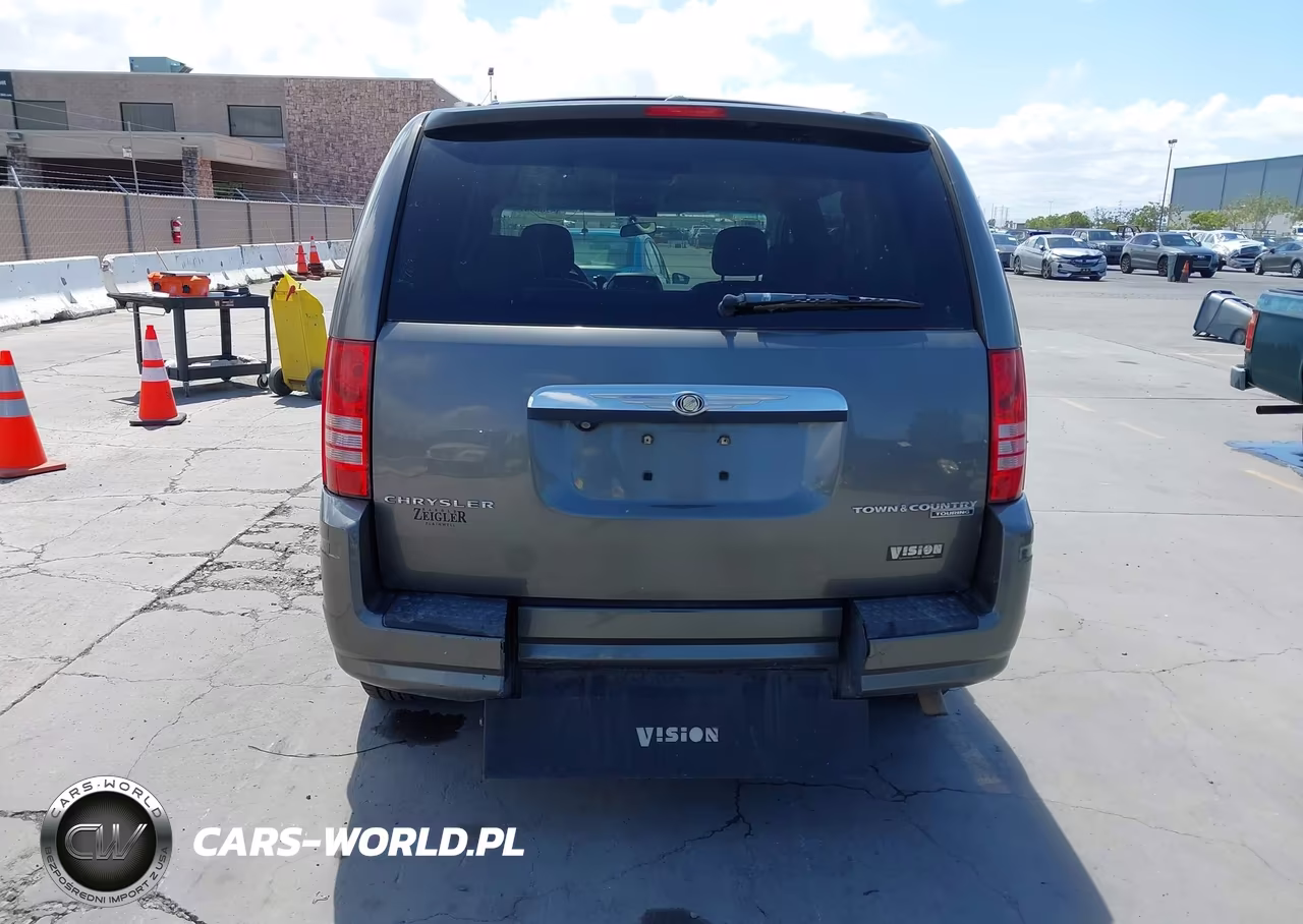 2010 Chrysler Town & Country Touring Plus VIN:2A4RR8D19AR428925 - 6