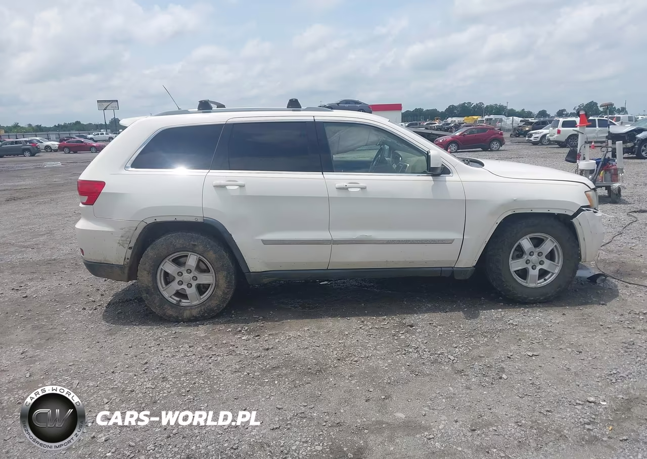 2011 Jeep Grand Cherokee Laredo VIN:1J4RR4GT8BC544150 - 13