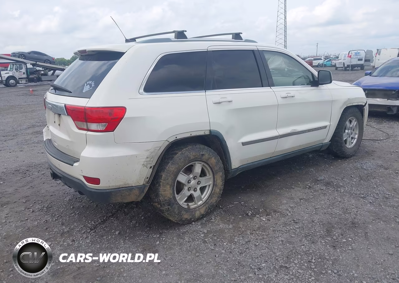 2011 Jeep Grand Cherokee Laredo VIN:1J4RR4GT8BC544150 - 4