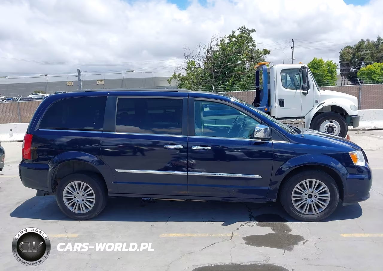 2016 Chrysler Town & Country Touring-L Anniversary Edition VIN:2C4RC1CG5GR190214 - 13