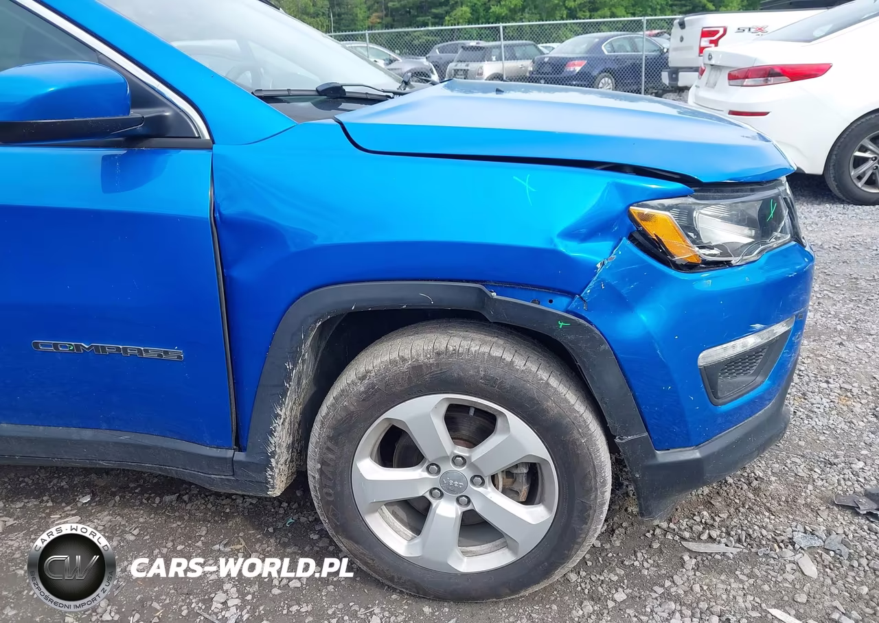 2018 Jeep Compass Latitude 4X4 VIN:3C4NJDBB2JT436085 - 18