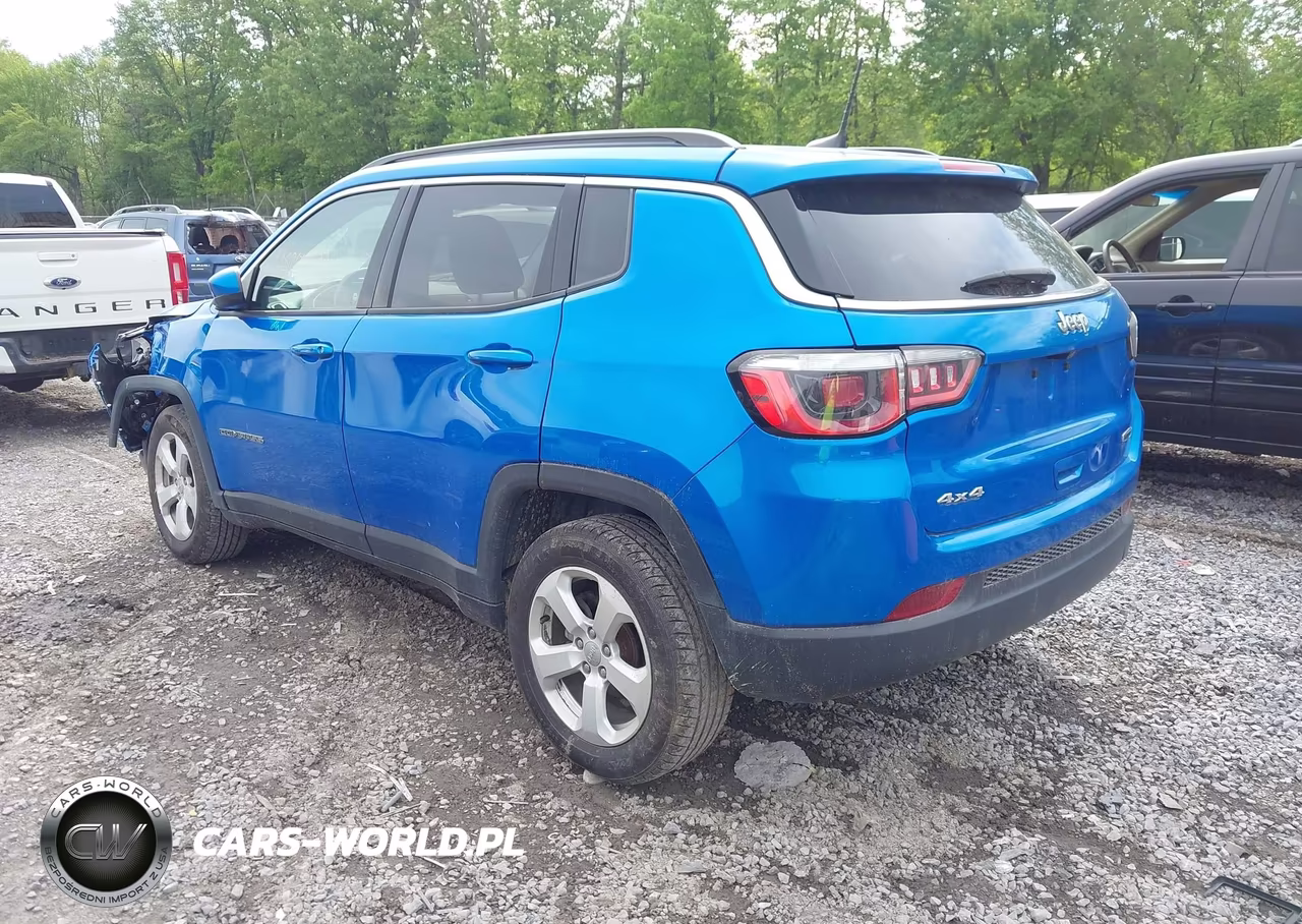 2018 Jeep Compass Latitude 4X4 VIN:3C4NJDBB2JT436085 - 3