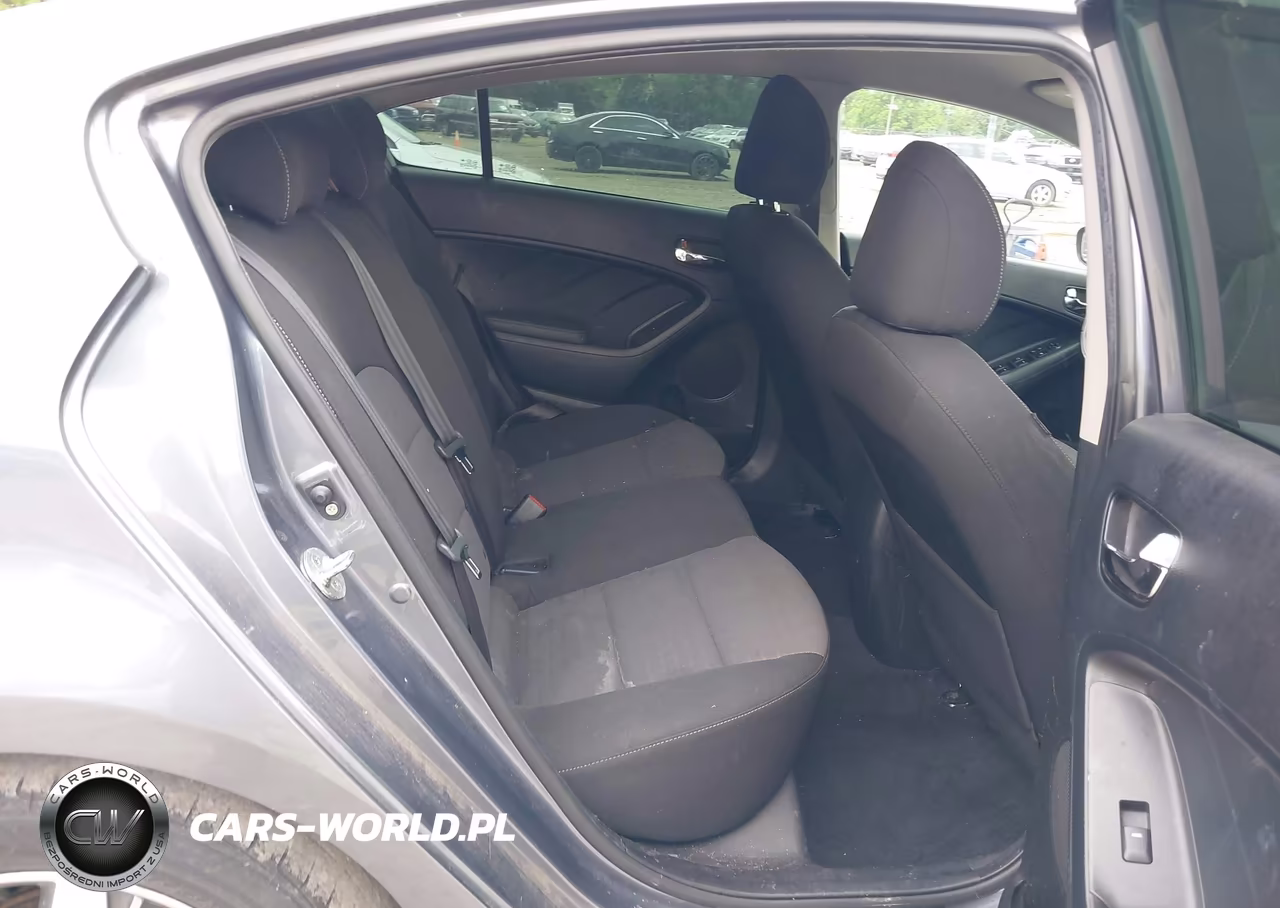2018 Kia Forte S VIN:3KPFL4A72JE195533 - 8
