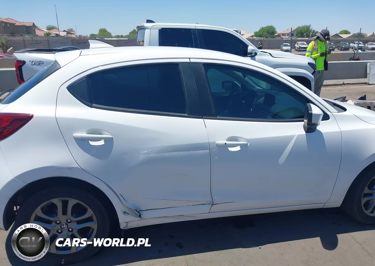 2020 Toyota Yaris Xle VIN:3MYDLBJV7LY707140 - 14