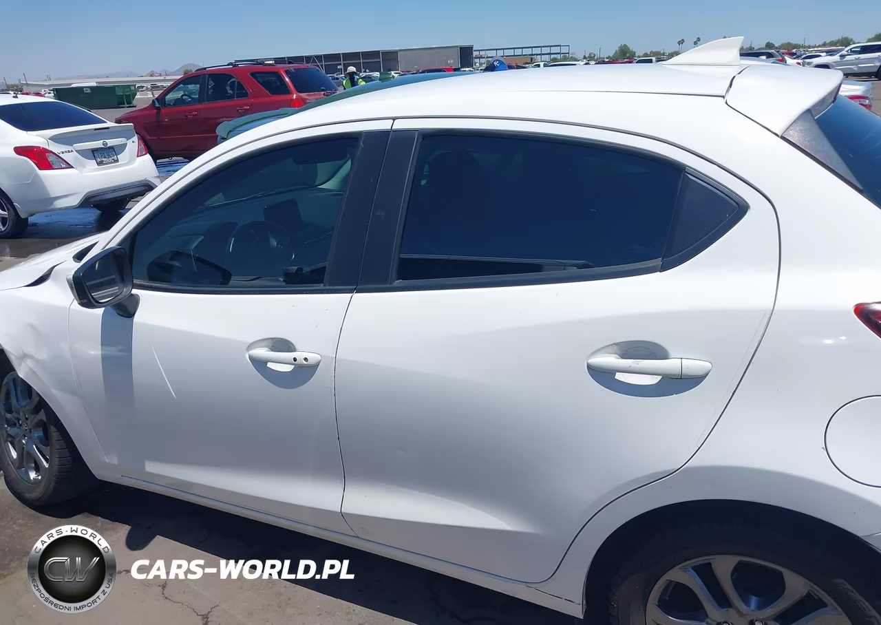 2020 Toyota Yaris Xle VIN:3MYDLBJV7LY707140 - 15
