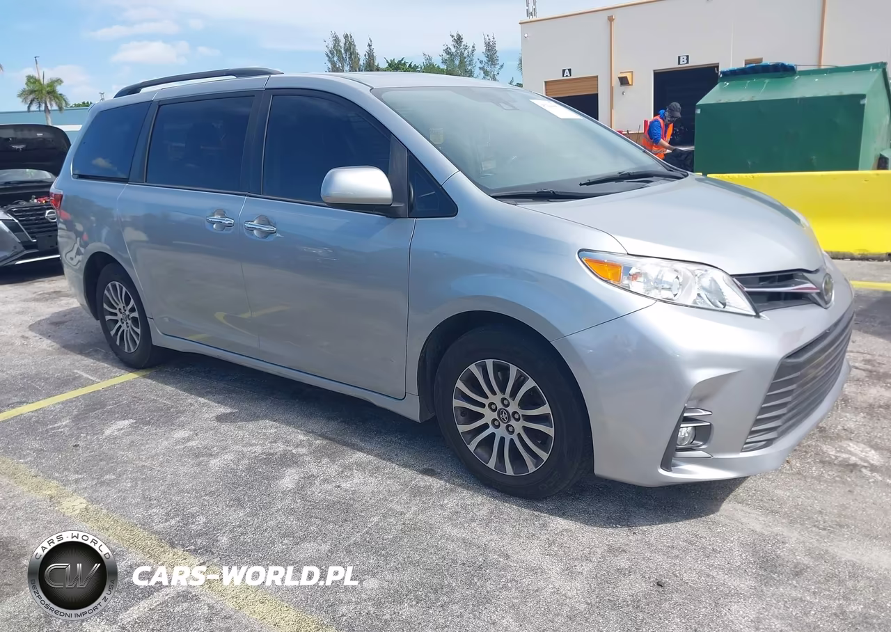 2019 Toyota Sienna Xle 8 Passenger