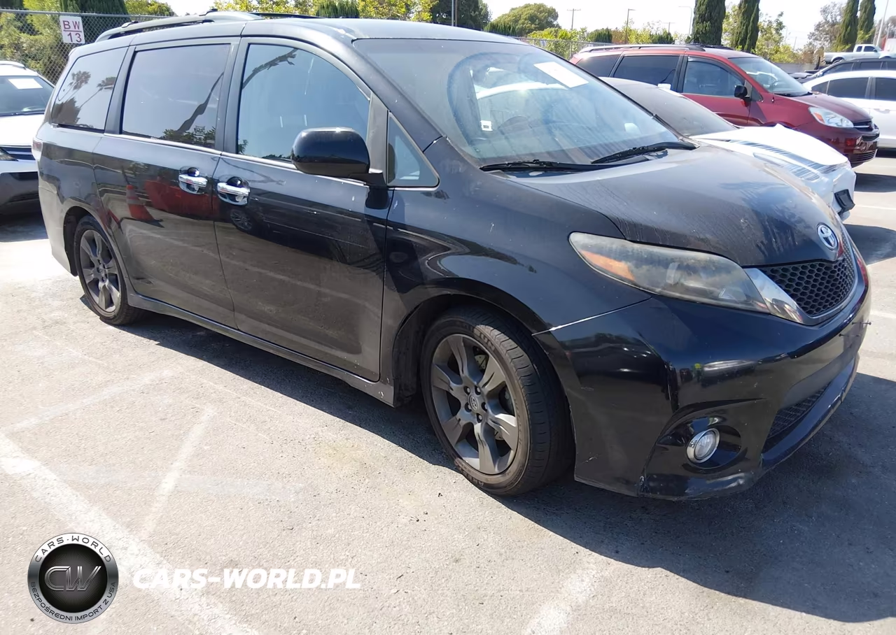 2015 Toyota Sienna Se 8 Passenger