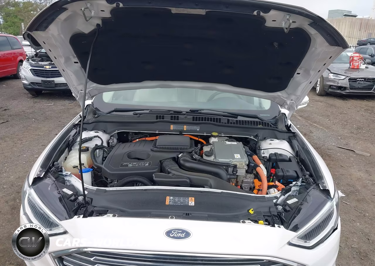 2018 Ford Fusion Energi Titanium VIN:3FA6P0SU4JR258518 - 10