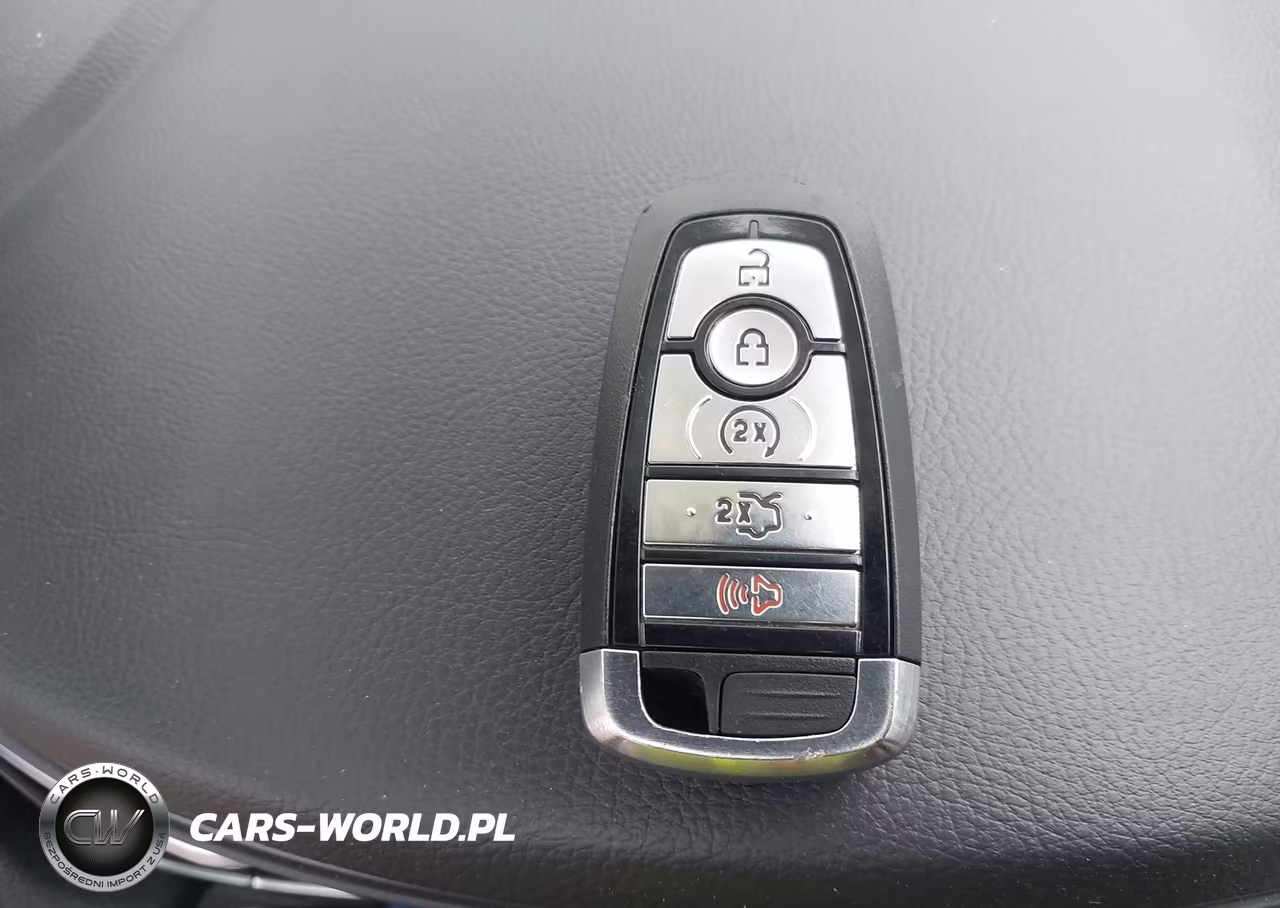 2018 Ford Fusion Energi Titanium VIN:3FA6P0SU4JR258518 - 11